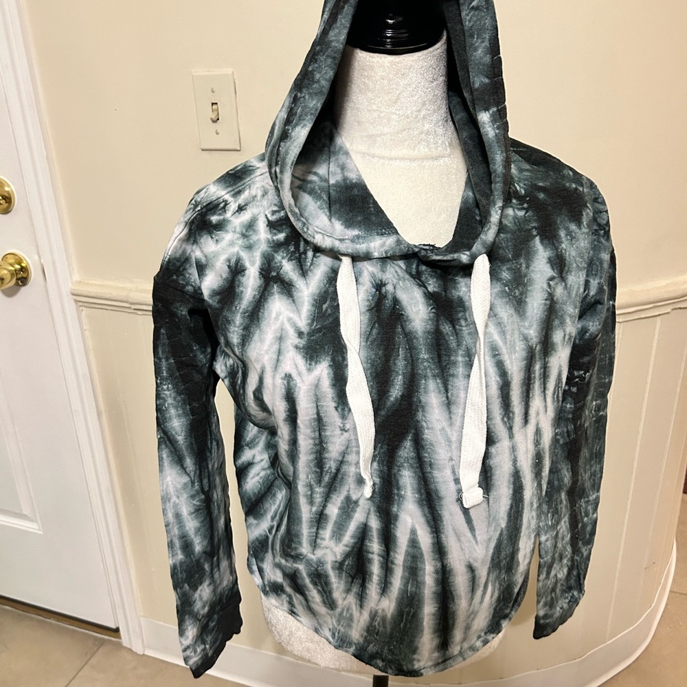 NWT Hot Kiss Crop Tie Dye Hoodie Lightweight Sweatshirt/ Large